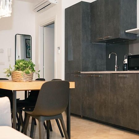 Black Marble - Design Apartment บารี ภายนอก รูปภาพ
