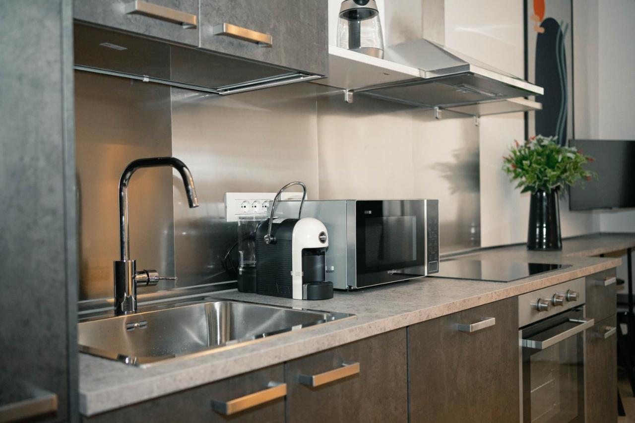 Black Marble - Design Apartment บารี ภายนอก รูปภาพ
