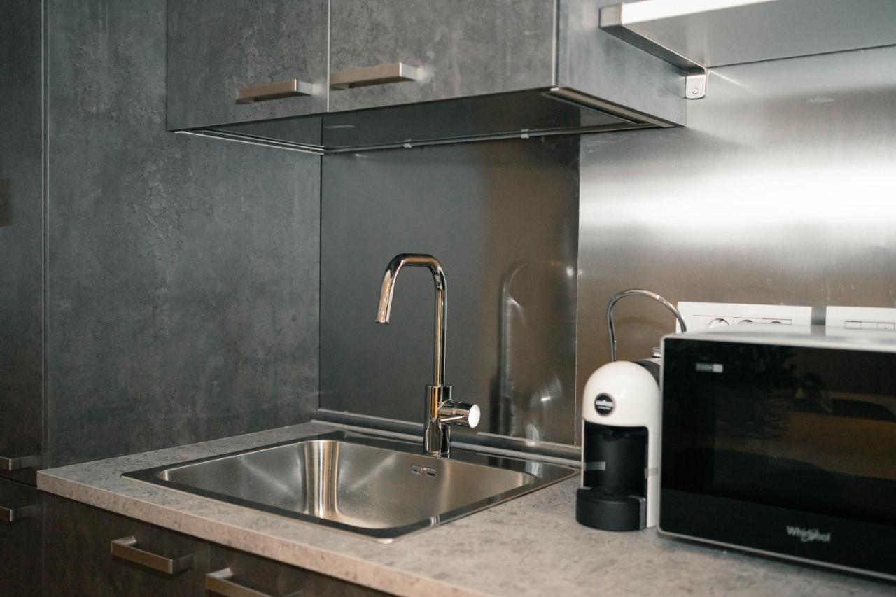 Black Marble - Design Apartment บารี ภายนอก รูปภาพ