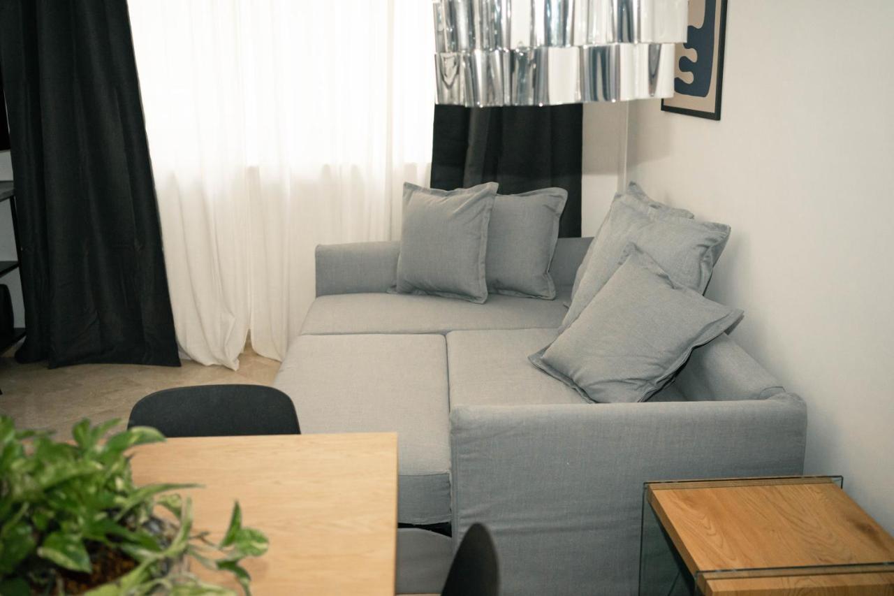 Black Marble - Design Apartment บารี ภายนอก รูปภาพ